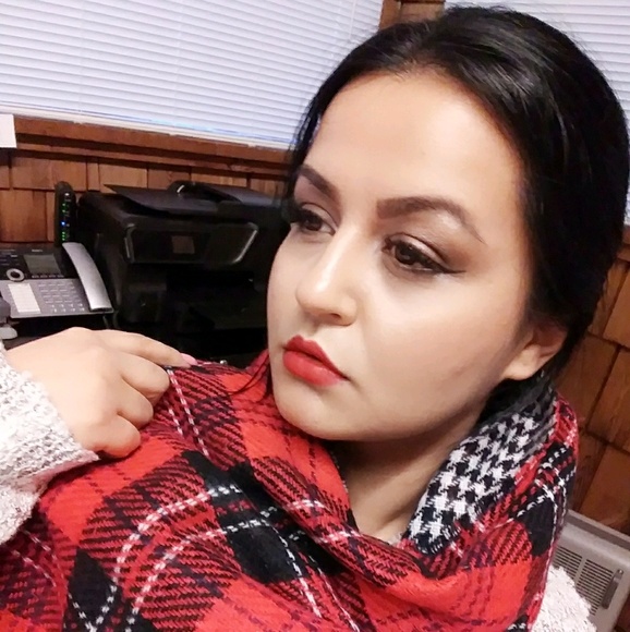 Meet your Posher, Esmeralda - Picture 1 of 1